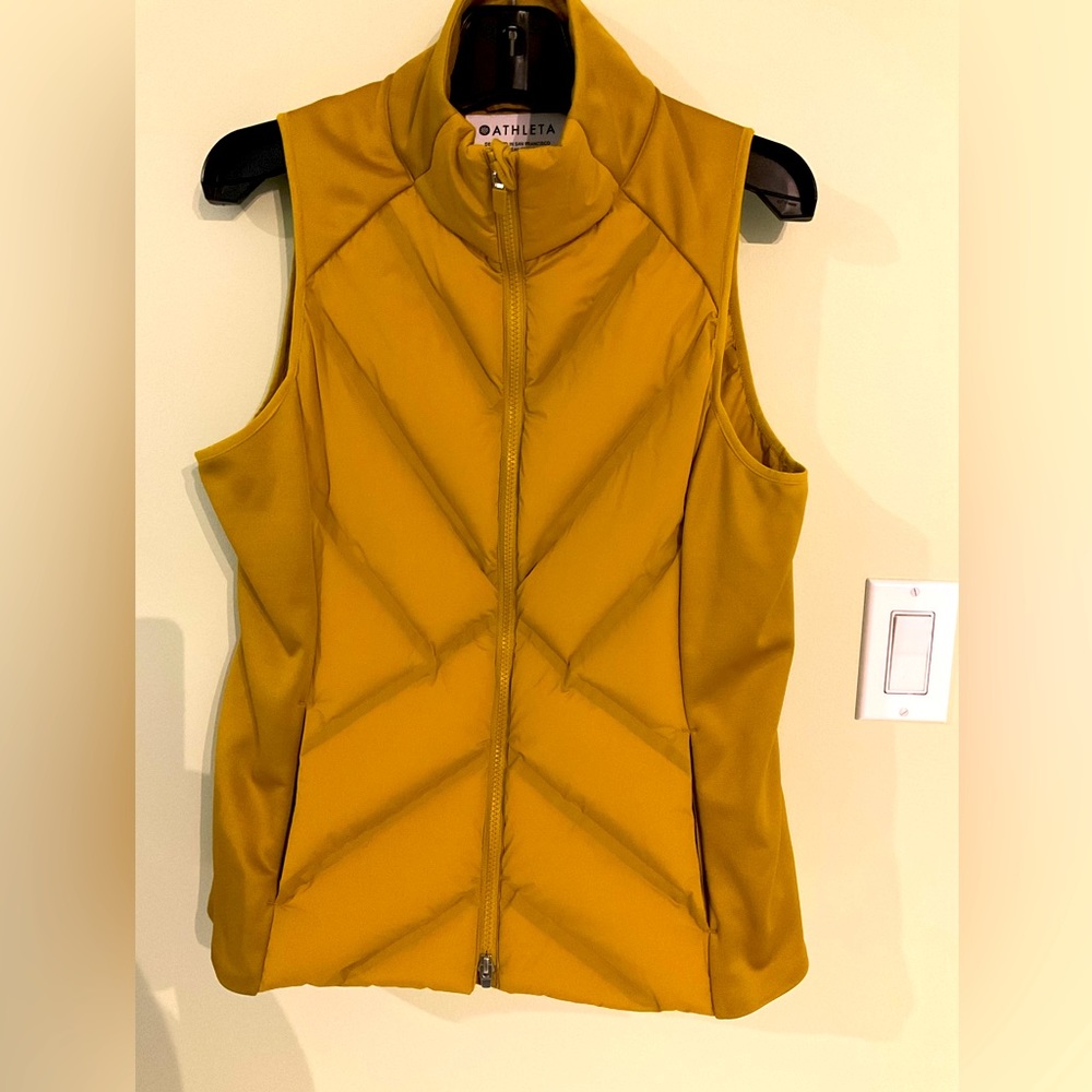 Athleta Inlet Down Vest Golden Color Size M NWOT Pristine Condition